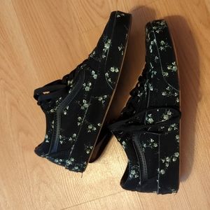 Flower vans💮🖤
